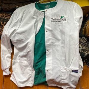 Cincinnati State Nursing school lab coat size Medium
